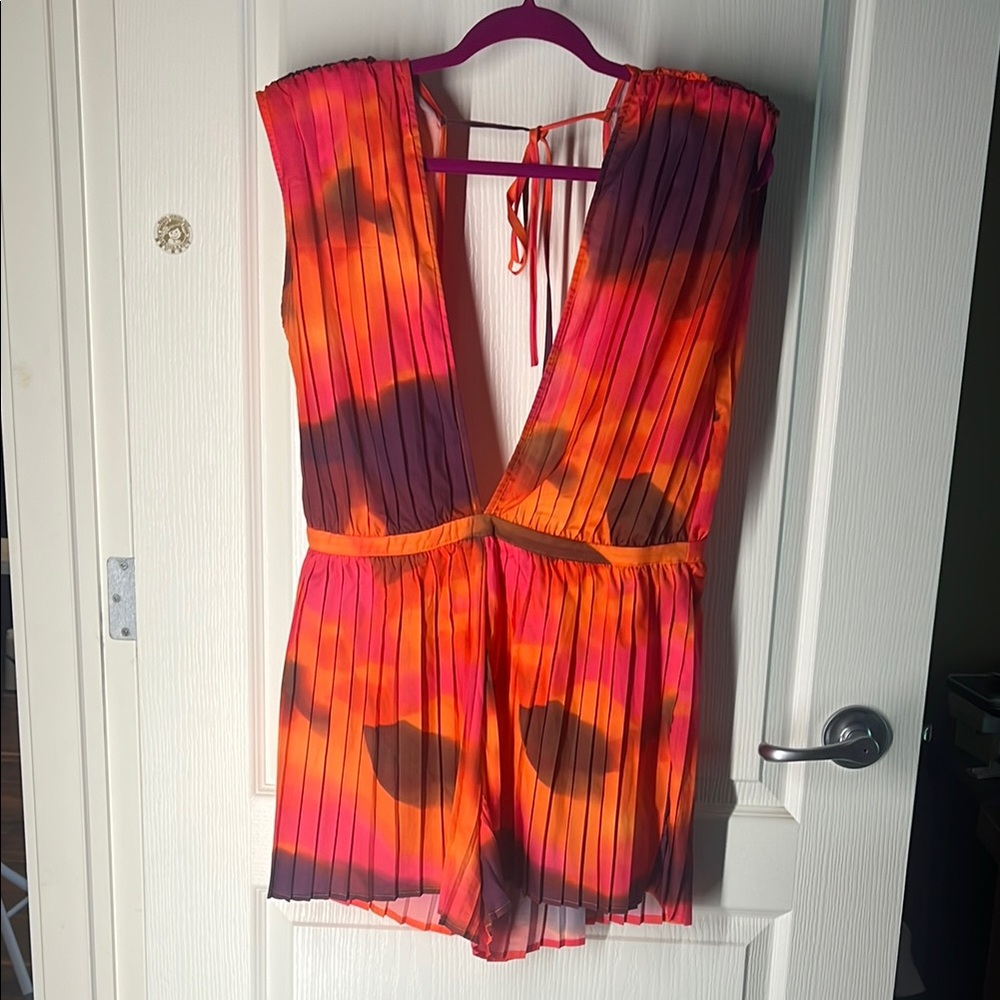 PINK WAVE PRINT PLEATED SHOULDER PAD PLUNGE ROMPER